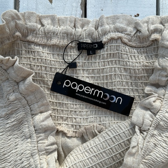 Papermoon Linen Blend Elastic Waist Shorts - Picture 3 of 5